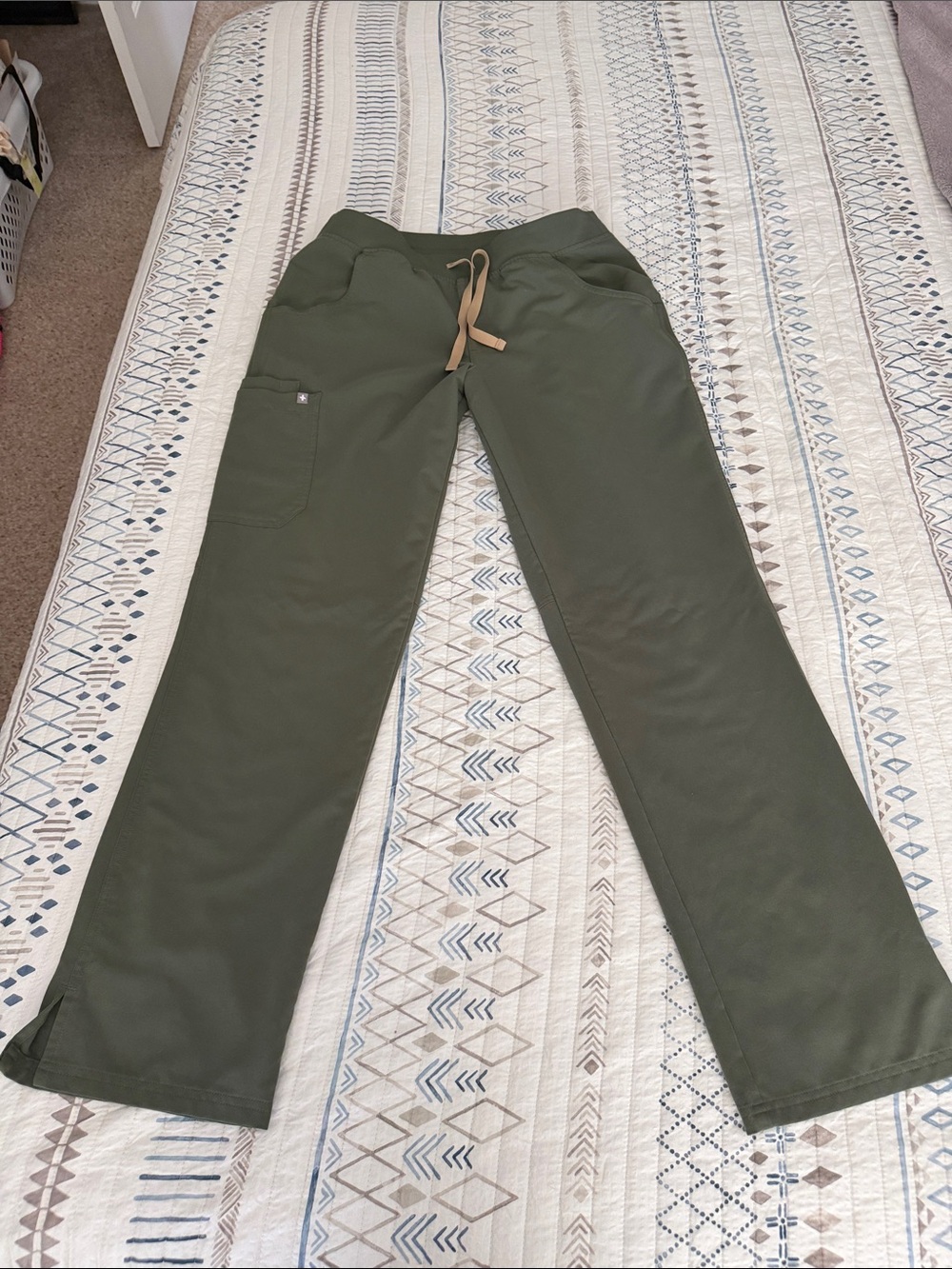 Figs women’s Kade Cargo Scrub Pants L/T